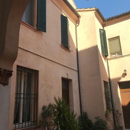 Elena Apartment Ferrara Luaran gambar